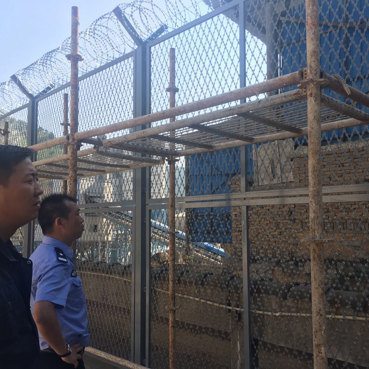 四川監(jiān)獄防攀爬金屬網(wǎng)墻圖片2 四川監(jiān)獄防攀爬金屬網(wǎng)墻圖片2