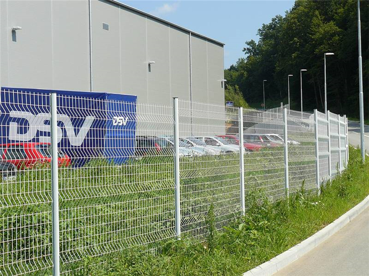 廠區(qū)隔離護(hù)欄網(wǎng)圖片2 廠區(qū)隔離護(hù)欄網(wǎng)圖片2