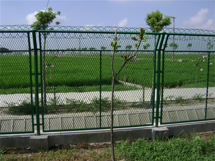 廠區(qū)隔離護(hù)欄網(wǎng)圖片4 廠區(qū)隔離護(hù)欄網(wǎng)圖片4