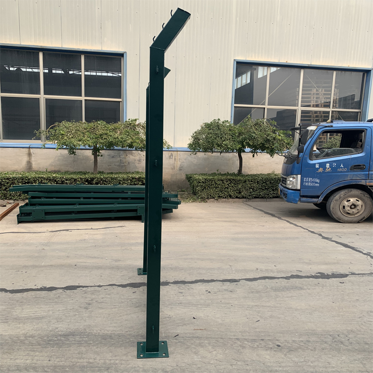 福建保稅區(qū)菱形護欄網圖片4 福建保稅區(qū)菱形護欄網圖片4