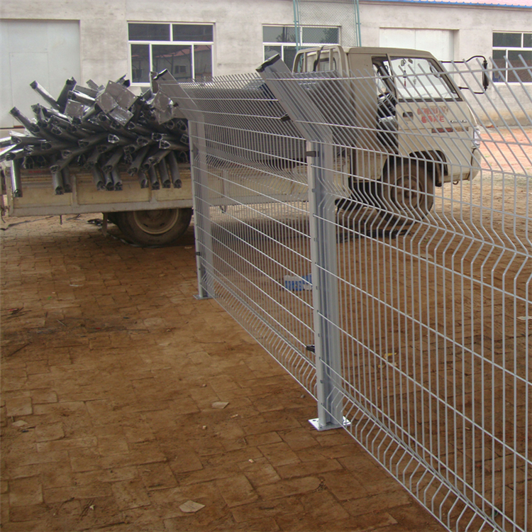 圍墻鐵絲護(hù)欄圖片3