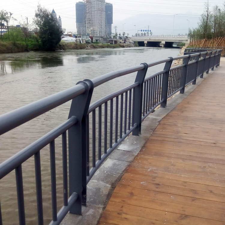 復(fù)合管河道護欄圖片3 復(fù)合管河道護欄圖片3
