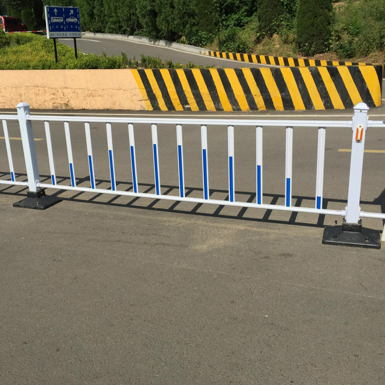 道路中間隔離護欄圖片2 道路中間隔離護欄圖片2