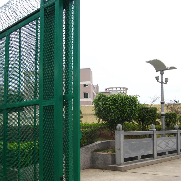 監(jiān)獄圍墻加裝隔離網(wǎng)圖片4 監(jiān)獄圍墻加裝隔離網(wǎng)圖片4