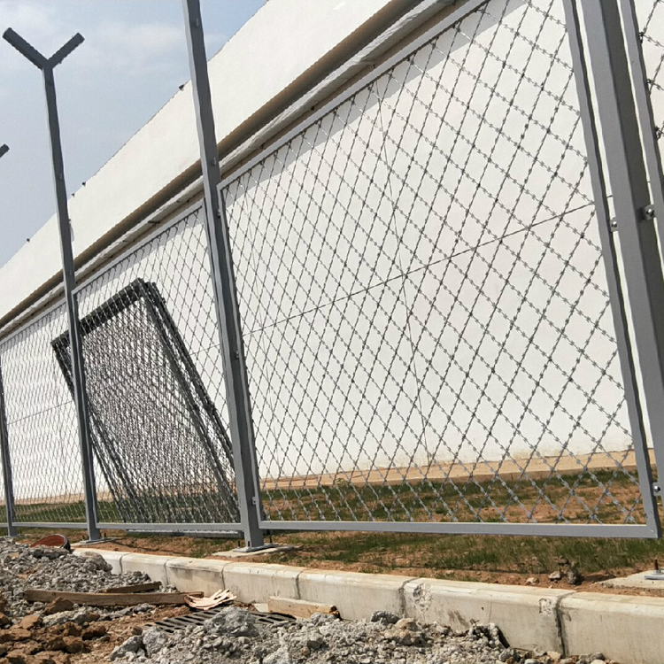 焊接刀片護欄網圖片3 焊接刀片護欄網圖片3