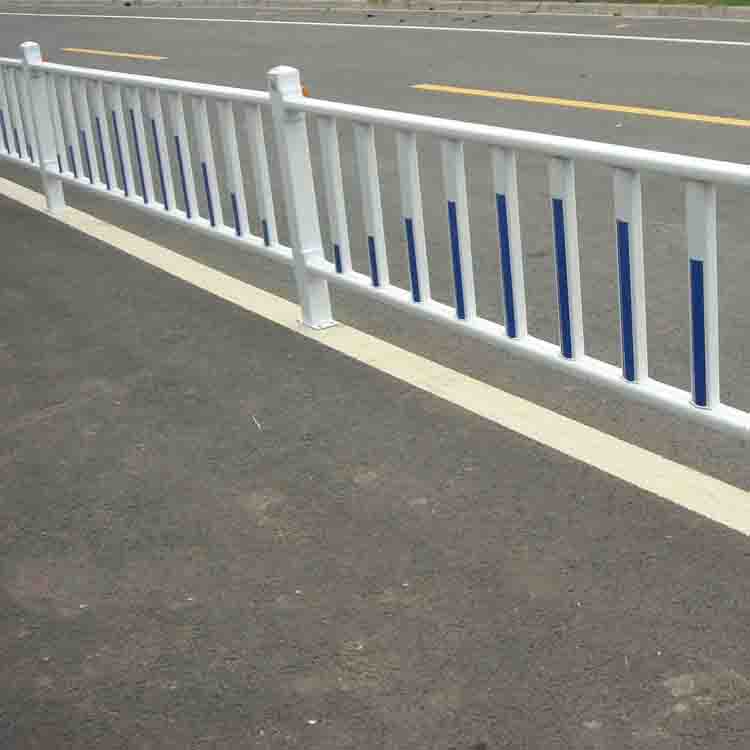 道路隔離鋅鋼護欄