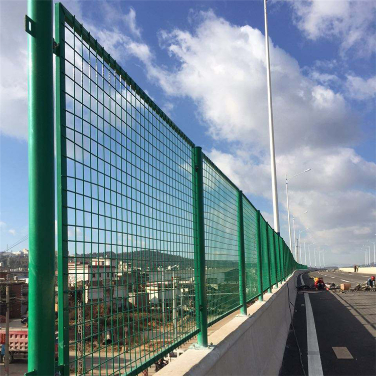 方孔橋梁防拋物網(wǎng)圖片2 方孔橋梁防拋物網(wǎng)圖片2