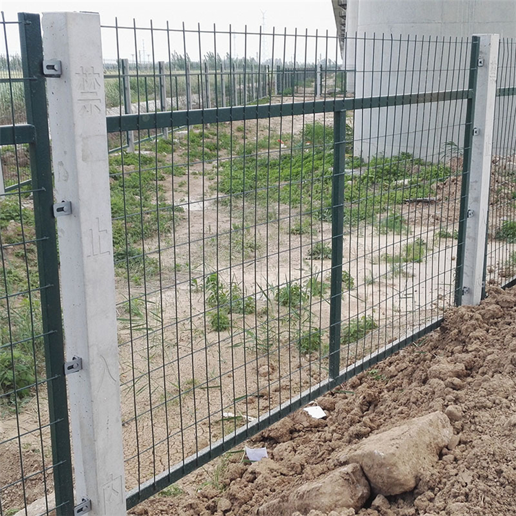 鐵路金屬護(hù)欄網(wǎng)圖片3 鐵路金屬護(hù)欄網(wǎng)圖片3