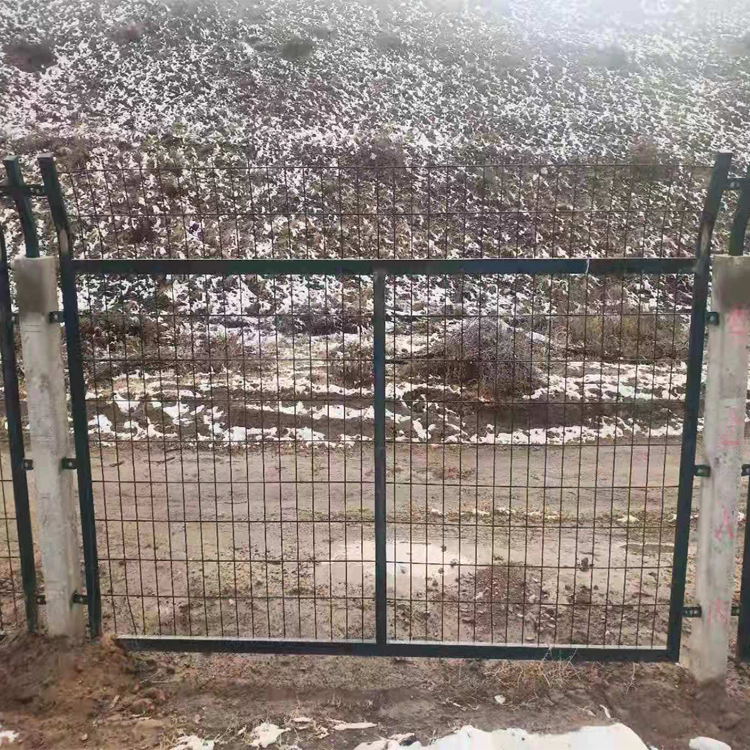 鐵路金屬護(hù)欄網(wǎng)圖片4 鐵路金屬護(hù)欄網(wǎng)圖片4