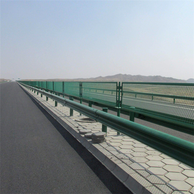 高速公路中間防眩網(wǎng)圖片2 高速公路中間防眩網(wǎng)圖片2