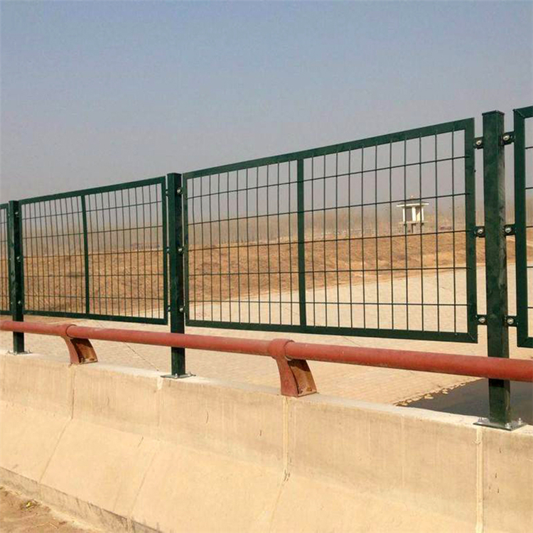 橋梁兩側(cè)隔離柵圖片2 橋梁兩側(cè)隔離柵圖片2