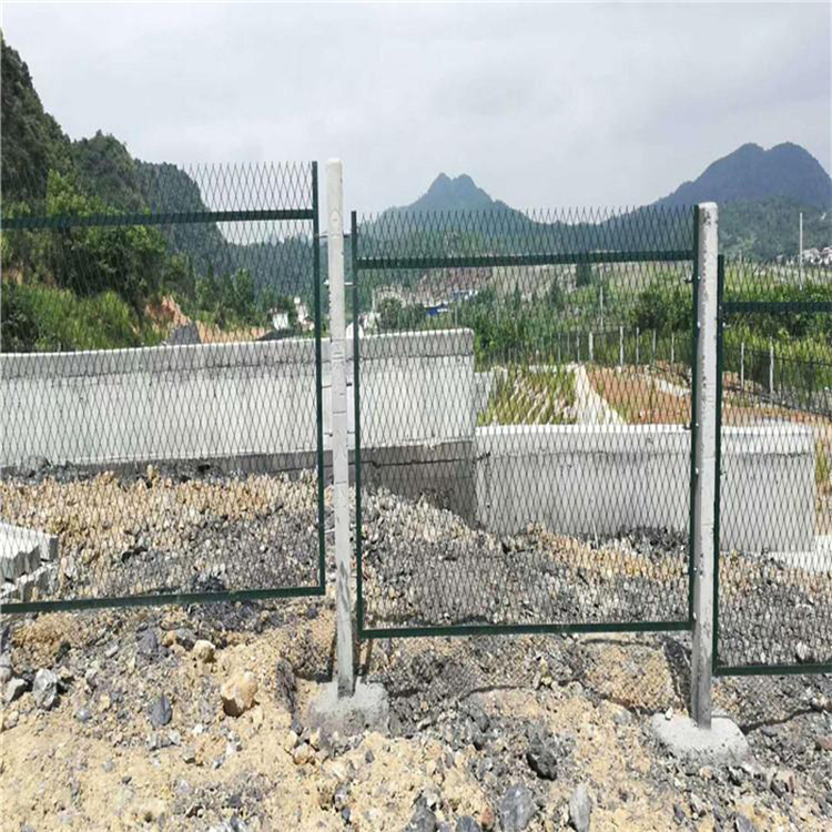 高鐵封閉網柵欄圖片2 高鐵封閉網柵欄圖片2