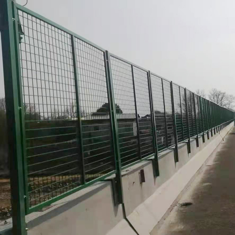 橋梁防拋物隔離柵圖片4 橋梁防拋物隔離柵圖片4