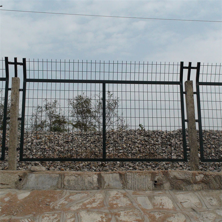 鐵路兩側(cè)護(hù)欄網(wǎng)圖片4 鐵路兩側(cè)護(hù)欄網(wǎng)圖片4