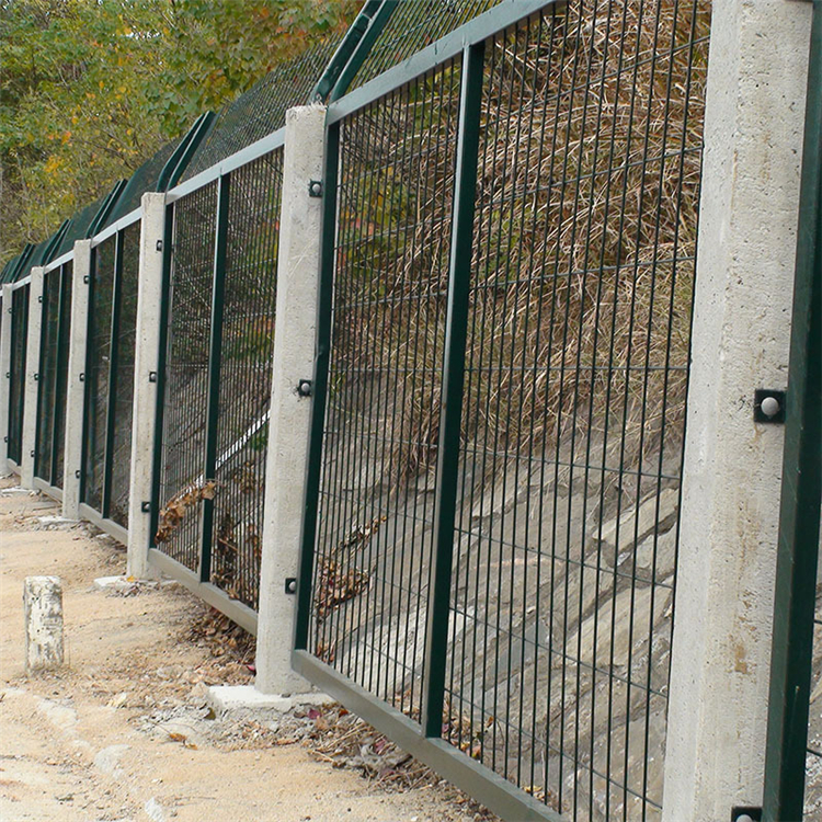 高鐵鐵絲網(wǎng)圍欄圖片2 高鐵鐵絲網(wǎng)圍欄圖片2