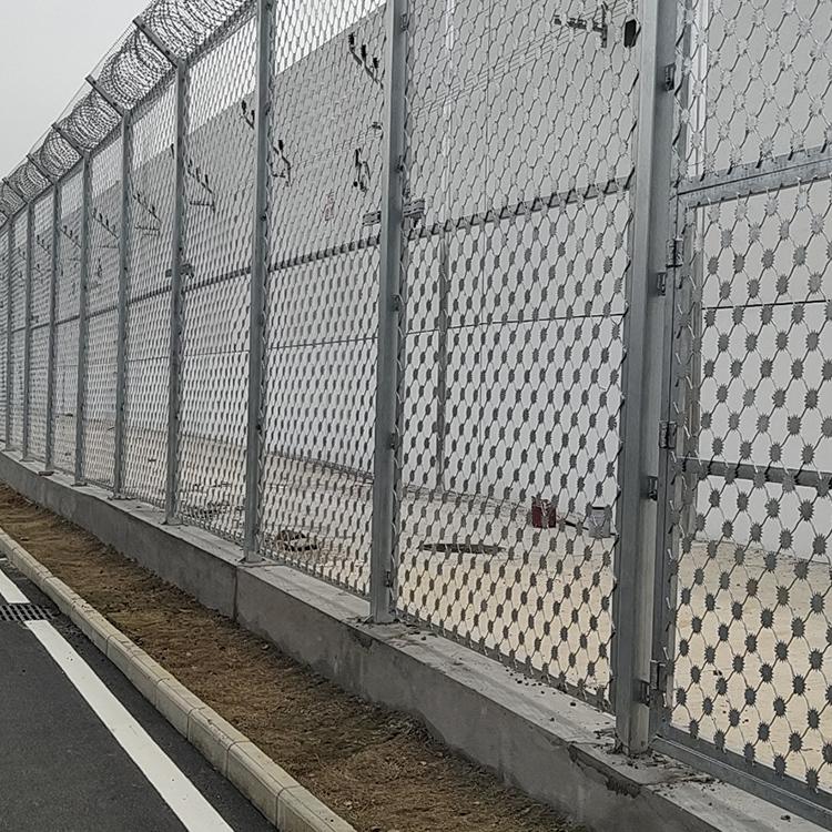 廣東熱鍍鋅梅花刺隔離網(wǎng)圖片2 廣東熱鍍鋅梅花刺隔離網(wǎng)圖片2