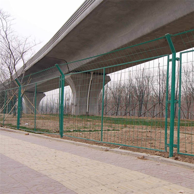 堤壩河道隔離網圖片4 堤壩河道隔離網圖片4