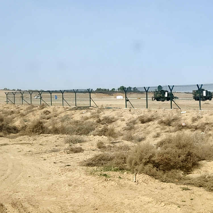 福建機場金屬隔離網安裝圖片2 福建機場金屬隔離網安裝圖片2