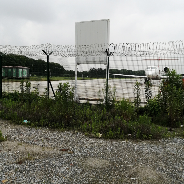 福建機場金屬隔離網安裝圖片4 福建機場金屬隔離網安裝圖片4