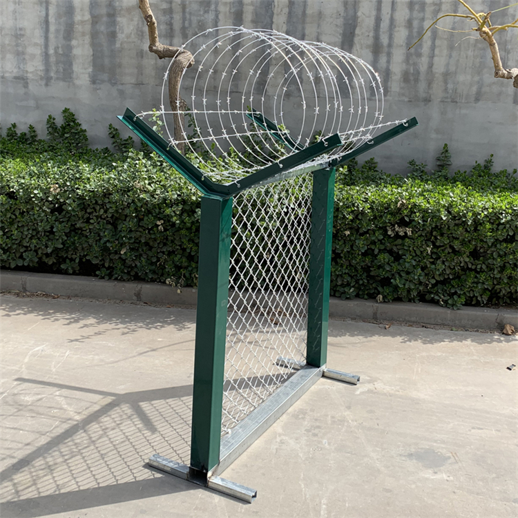 新型鋁包鋼機(jī)場(chǎng)圍界網(wǎng)圖片4 新型鋁包鋼機(jī)場(chǎng)圍界網(wǎng)圖片4