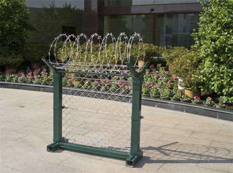 四川機(jī)場(chǎng)飛行區(qū)隔離網(wǎng)圍界講述圖片3 四川機(jī)場(chǎng)飛行區(qū)隔離網(wǎng)圍界講述圖片3