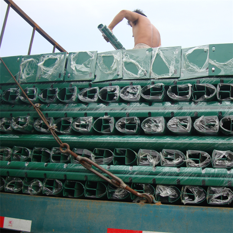 熱鍍鋅刺絲滾籠 蛇腹型刀刺網 品字形刀刺網圈圖片1