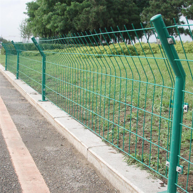 四川黑龍江水源地框架護(hù)欄網(wǎng)圖片4 四川黑龍江水源地框架護(hù)欄網(wǎng)圖片4