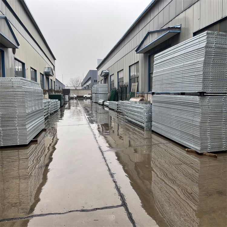 機(jī)場(chǎng)隔離柵生產(chǎn)工序圖片2 機(jī)場(chǎng)隔離柵生產(chǎn)工序圖片2