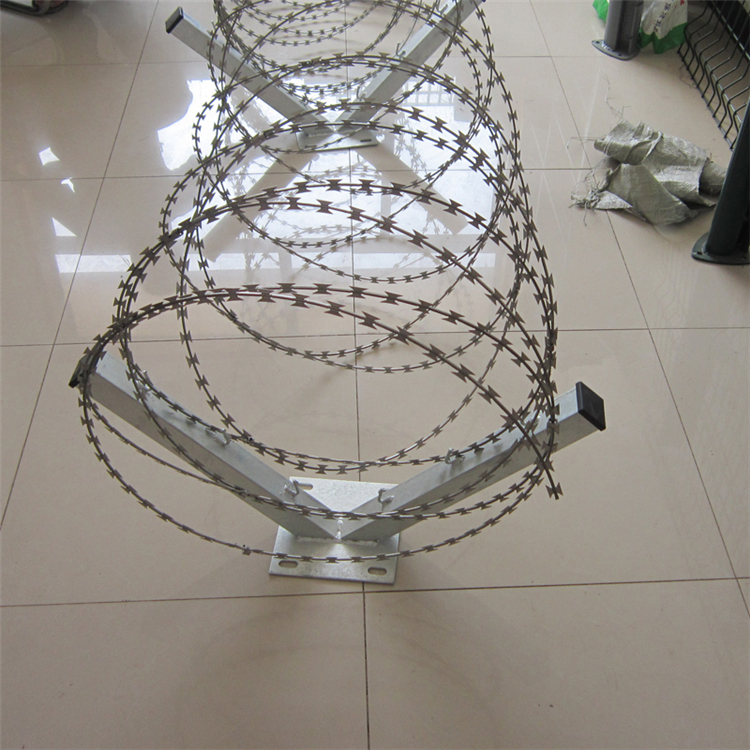 鋁包鋼刺絲滾籠廠家供應(yīng)圖片4 鋁包鋼刺絲滾籠廠家供應(yīng)圖片4