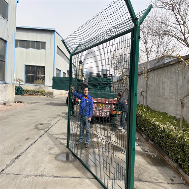 機場隔離網圍欄現場施工圖片3 機場隔離網圍欄現場施工圖片3