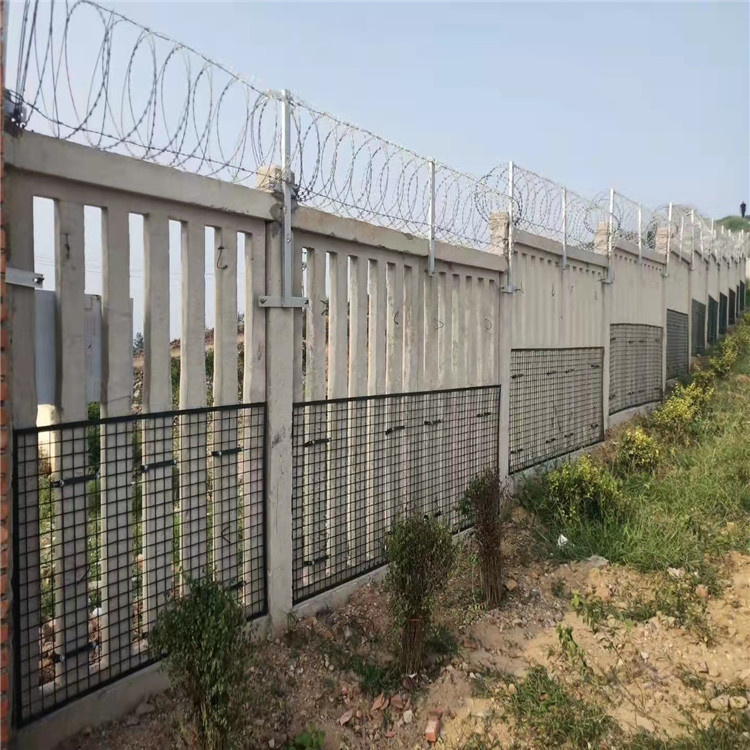 關于高鐵封閉式防護柵欄價格問題