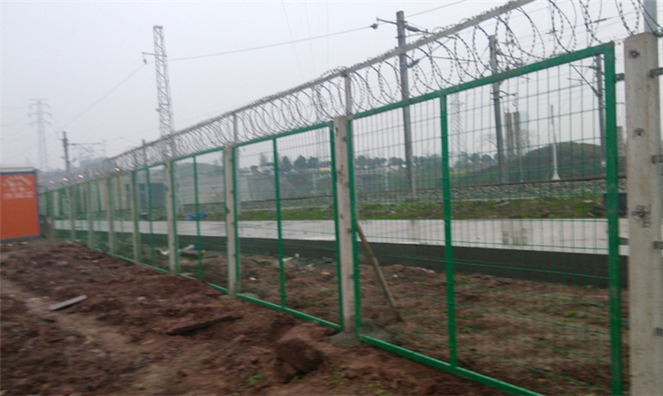 關(guān)于高鐵封閉式防護柵欄價格問題圖片2