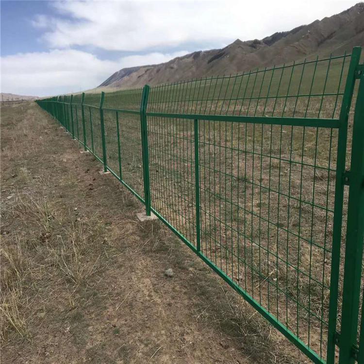 公路隔離柵護(hù)欄圖片3 公路隔離柵護(hù)欄圖片3