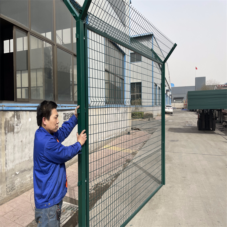 飛機場隔離柵圍界工程案例圖片5 飛機場隔離柵圍界工程案例圖片5