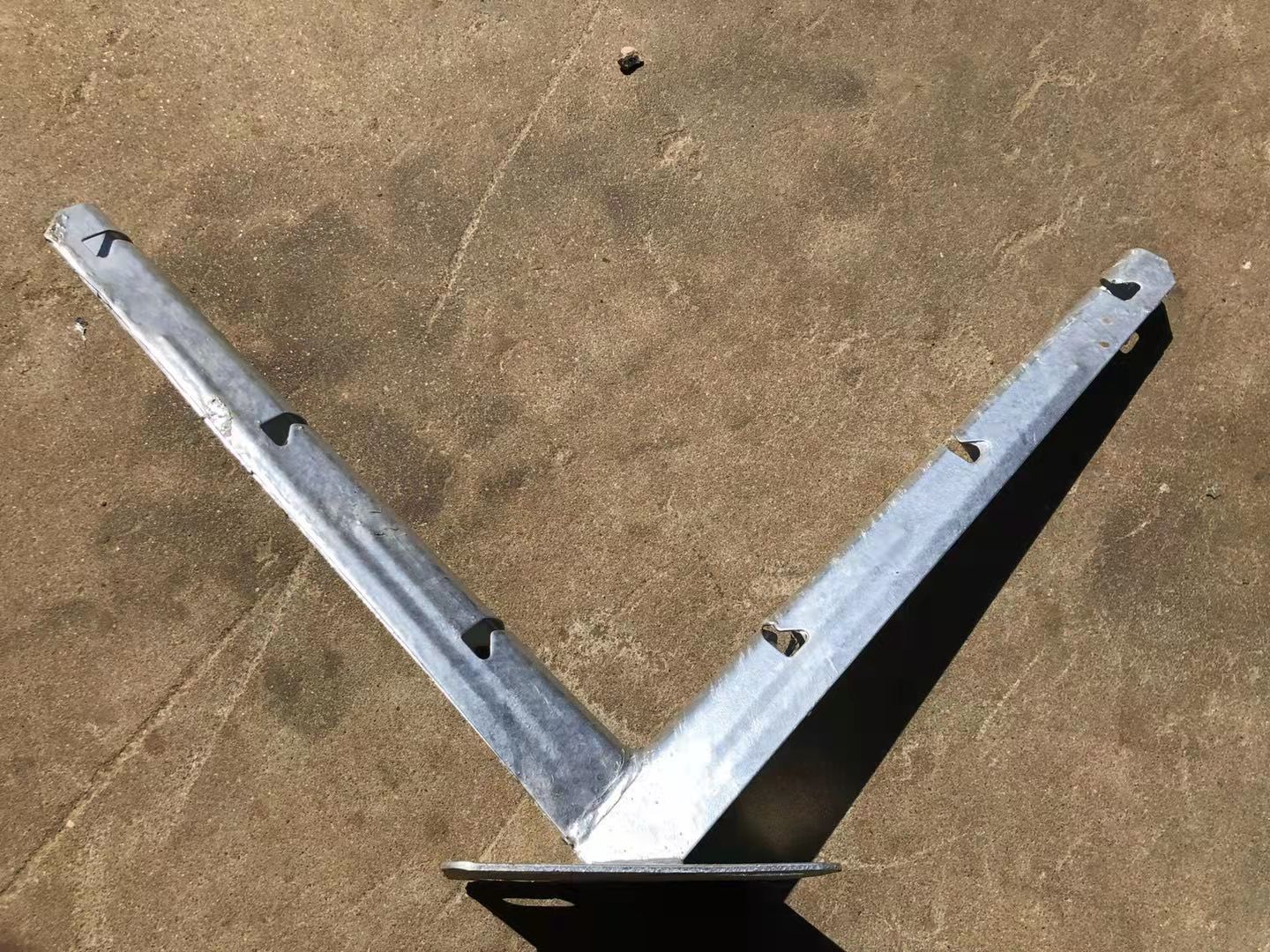 鐵路支架刀刺網熱鍍鋅處理