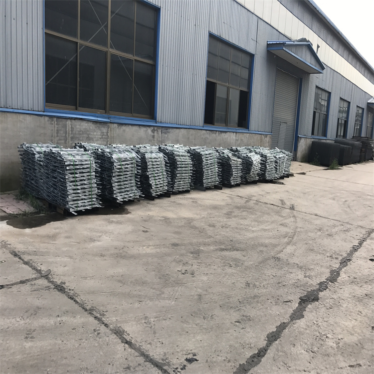 鐵路支架刀刺網(wǎng)熱鍍鋅處理圖片3 鐵路支架刀刺網(wǎng)熱鍍鋅處理圖片3