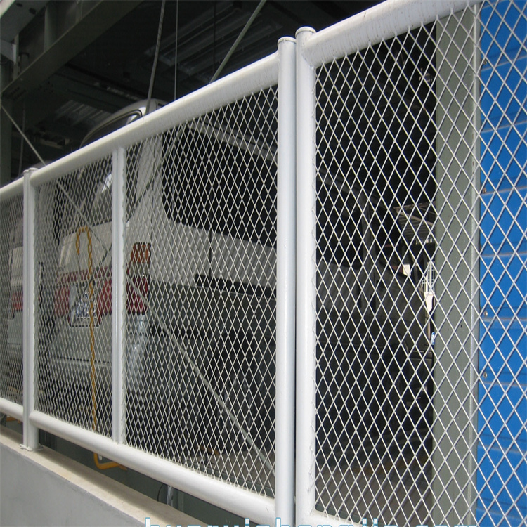 海關(guān)自貿(mào)區(qū)金屬隔離網(wǎng)柵欄圖片4 海關(guān)自貿(mào)區(qū)金屬隔離網(wǎng)柵欄圖片4
