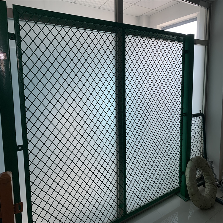 海關(guān)自貿(mào)區(qū)金屬隔離網(wǎng)柵欄圖片5 海關(guān)自貿(mào)區(qū)金屬隔離網(wǎng)柵欄圖片5