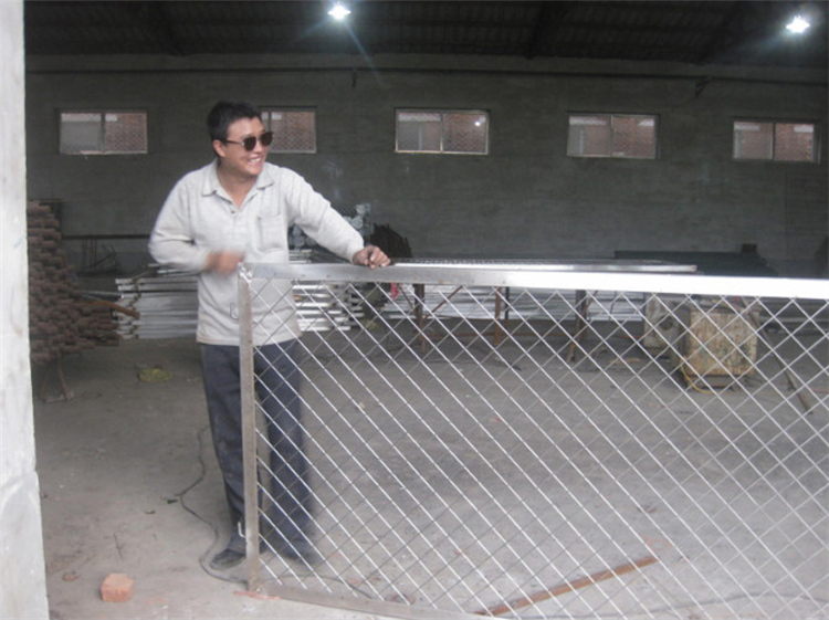 海關(guān)自貿(mào)區(qū)金屬隔離網(wǎng)柵欄圖片6 海關(guān)自貿(mào)區(qū)金屬隔離網(wǎng)柵欄圖片6