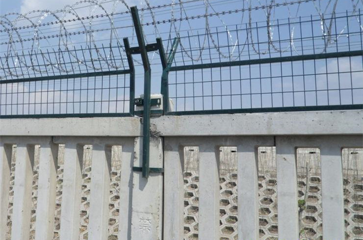 金屬鐵絲網(wǎng)護欄應(yīng)用場所