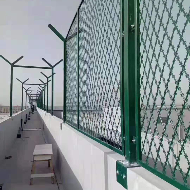 福建監獄看守所焊接刀片隔離網生產圖樣圖片2 福建監獄看守所焊接刀片隔離網生產圖樣圖片2