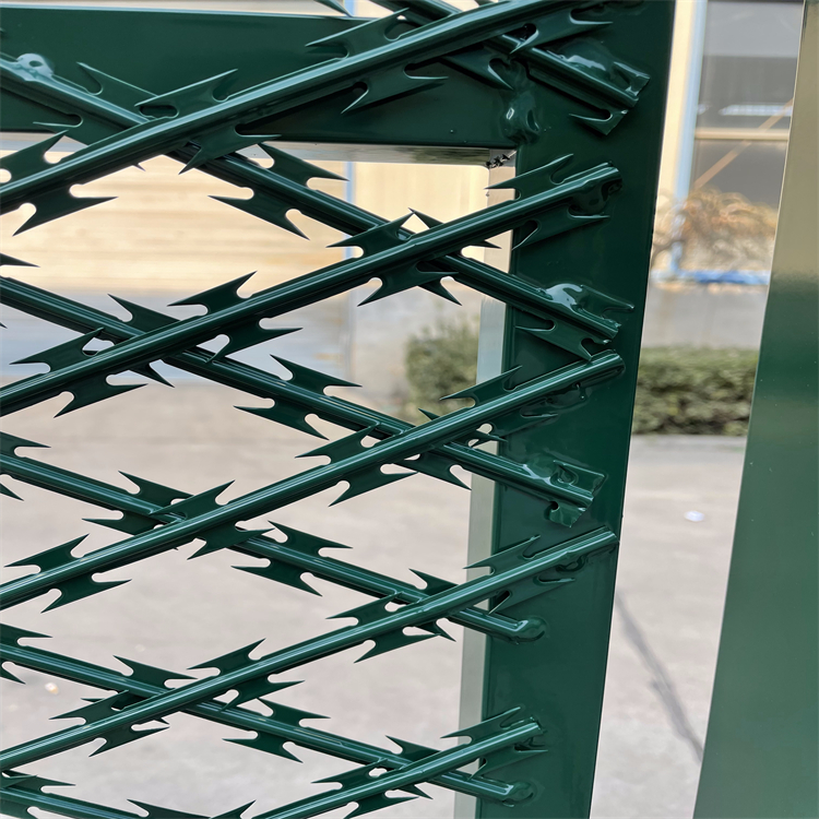 福建監獄看守所焊接刀片隔離網生產圖樣圖片4 福建監獄看守所焊接刀片隔離網生產圖樣圖片4