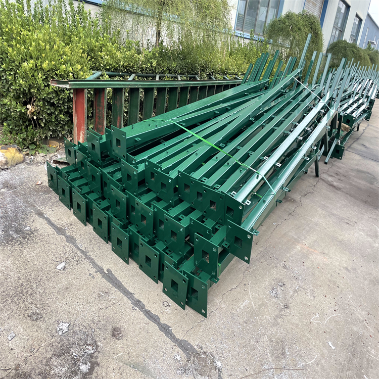 福建監獄防護鋼網墻圖片2 福建監獄防護鋼網墻圖片2