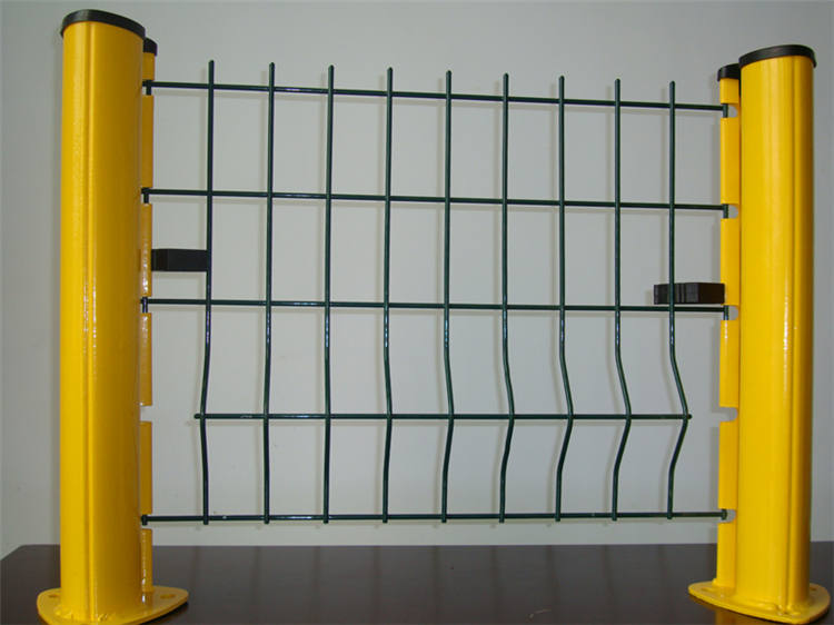 戰斧式立柱廠區隔離網圍欄圖片3