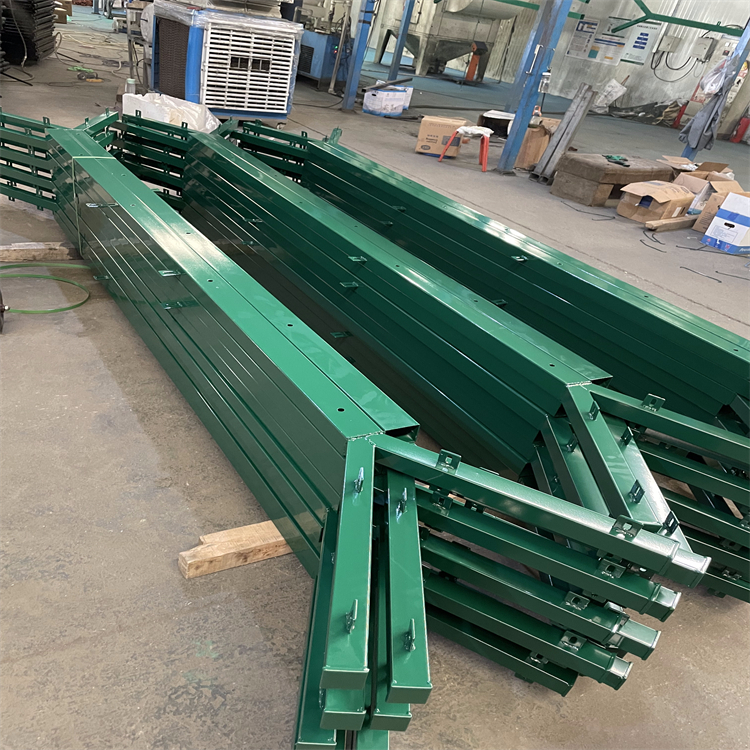 機(jī)場(chǎng)鐵絲網(wǎng)圍界圖冊(cè)展示圖片5 機(jī)場(chǎng)鐵絲網(wǎng)圍界圖冊(cè)展示圖片5