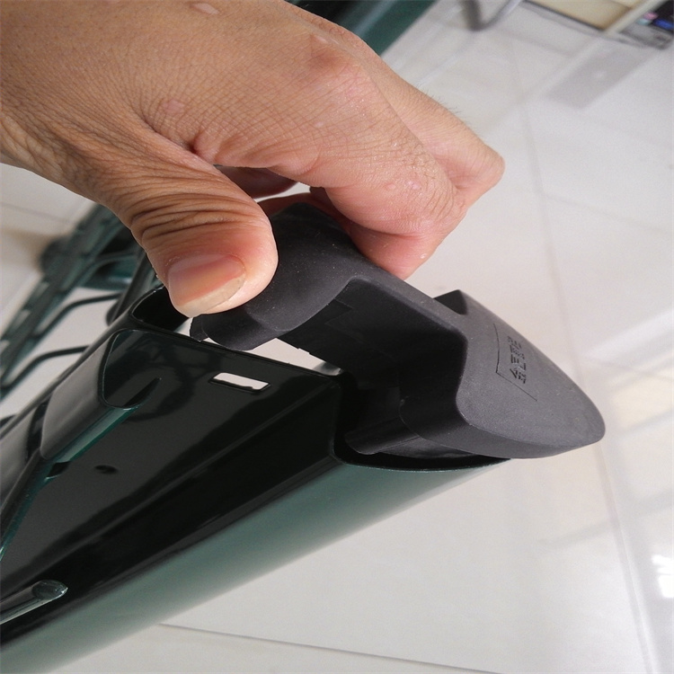 桃型柱三角折彎隔離網的生產工藝圖片3 桃型柱三角折彎隔離網的生產工藝圖片3