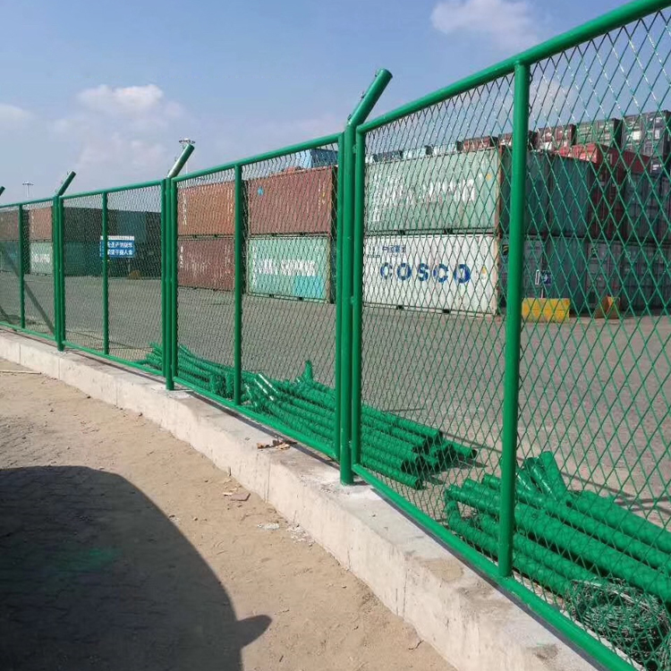 綜合保稅區(qū)金屬隔離網廠家介紹圖片3 綜合保稅區(qū)金屬隔離網廠家介紹圖片3