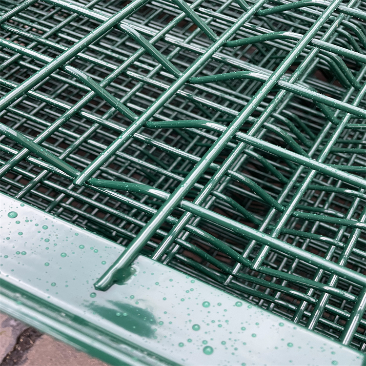 機場金屬鋼板菱形孔隔離網圖片2 機場金屬鋼板菱形孔隔離網圖片2